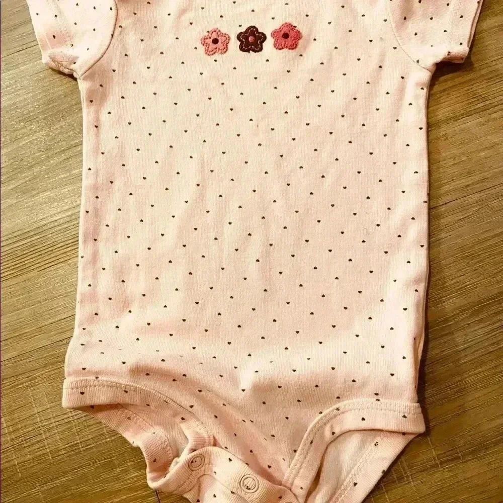 BUNDLE**5 adorable onesies - Picture 4 of 9